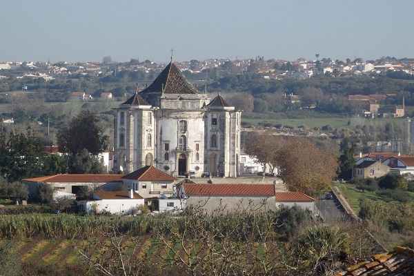 Wondering what to see in Óbidos? You should visit the Senhor da Pedra sanctuary, one of the town's landmarks.