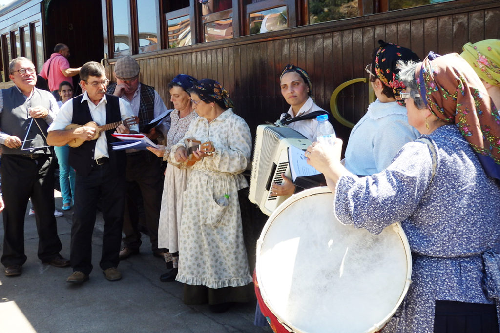 Folk singers from the Douro Valley historic train journey